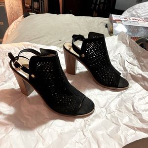 Diane Von Furstenberg 3 1/2 inch stack heels 9 1/2